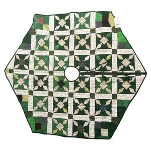 NEW Thompson Street Studio green patchwork Christmas tree skirt